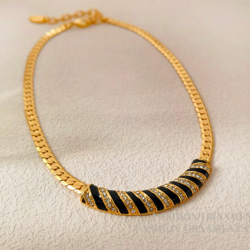 

Gold Plated Trendy Antique Necklace for Women Unique Black Enamel Striped Curved Design Zircon Sweater Chains Necklace Jewelry