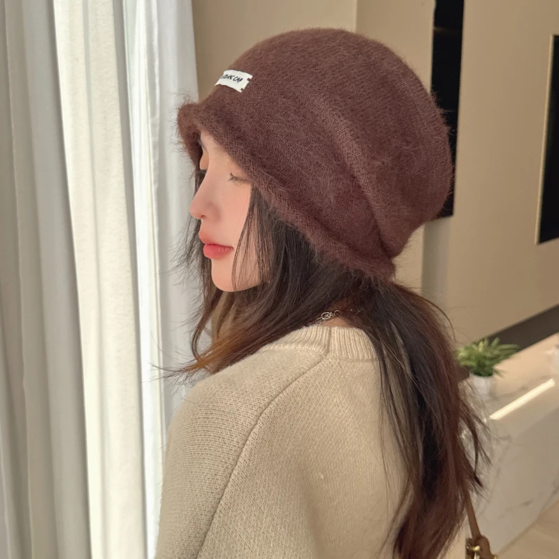 2024 Letter label pile cap women\'s winter plush warm ear protection cold hat casual white plain big head basin cap