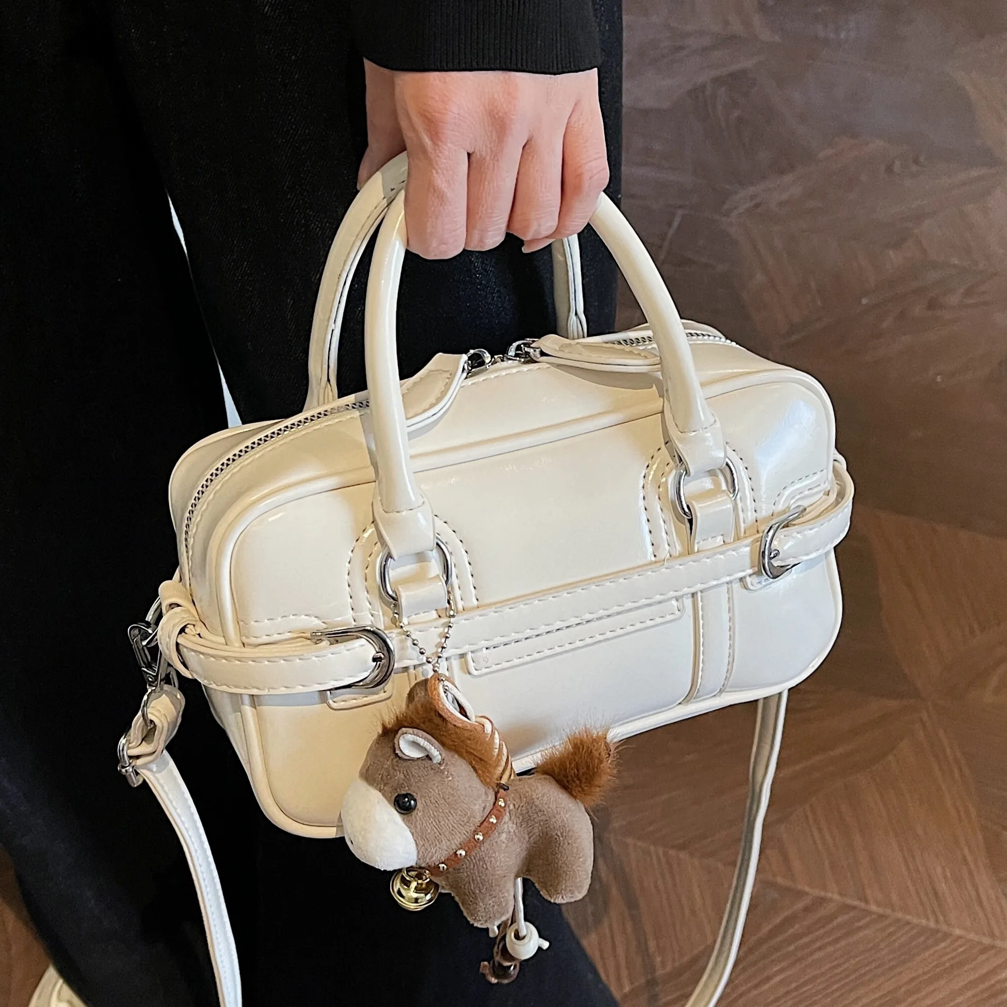 

Fashionable Solid Color Ladies Handbag Soft Leather Large Capacity Commuter Tote Bag Girls Handheld Satchel Crossbody Bag Purse