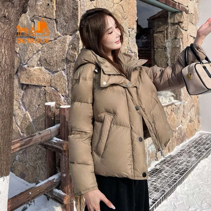 2025 Chaqueta corta de plumón con capucha blanca y negra cálida de invierno para mujer, 90% plumón de ganso blanco, abrigo grueso elegante y a la moda para mujer