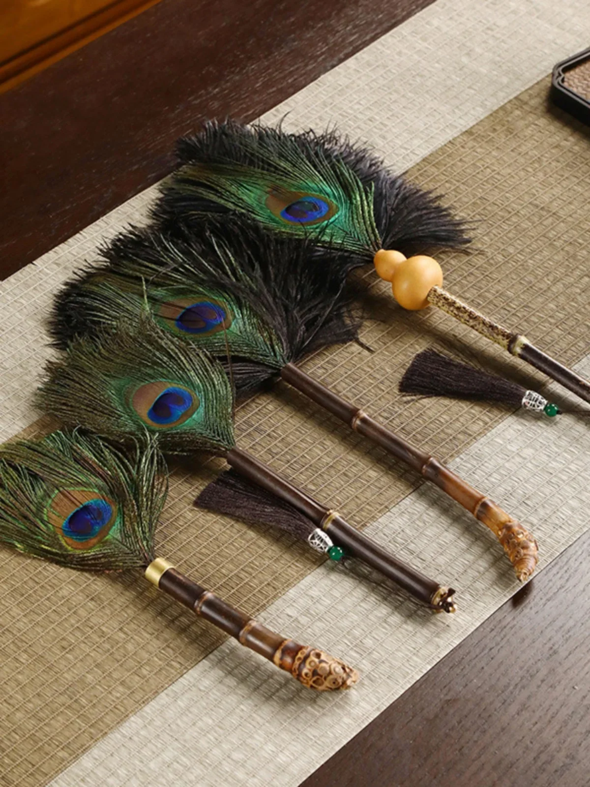 

Peacock feather , dust removal duster, bamboo bird feather ， household decoration, chicken feather duster,