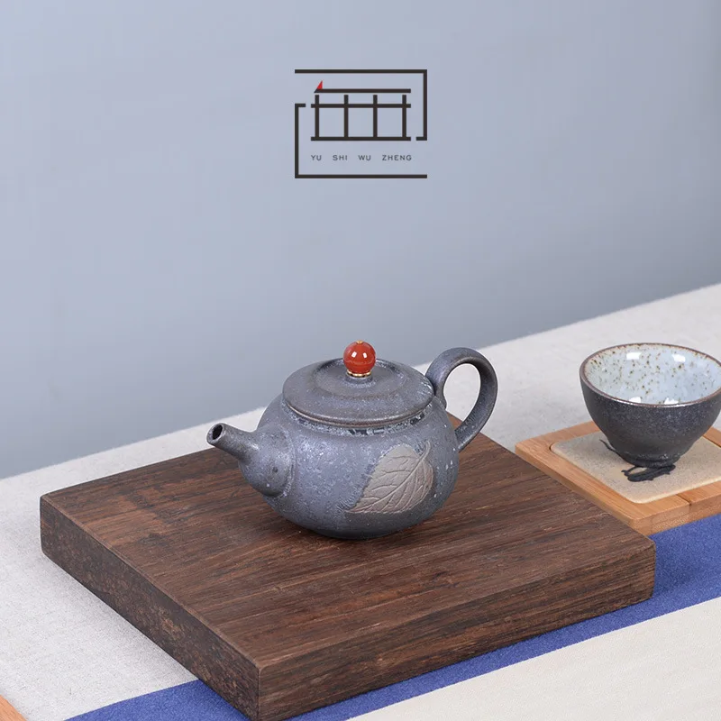 

One leaf Bodhi rough pottery teapot, Kung Fu tea set, single pot, silver plaque relief tea maker, retro light luxury, holding po