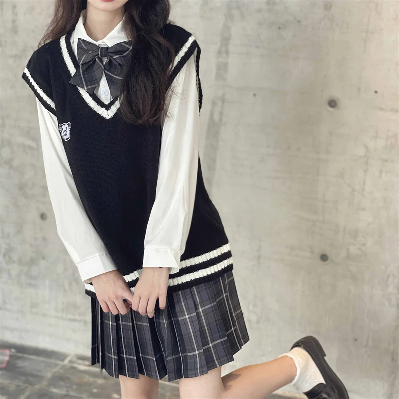 

Loose Knitted V-Ne Sweater Vest for Girls Student Sle Japanese College Faion Small Size Versatile Autumn Season Polyester