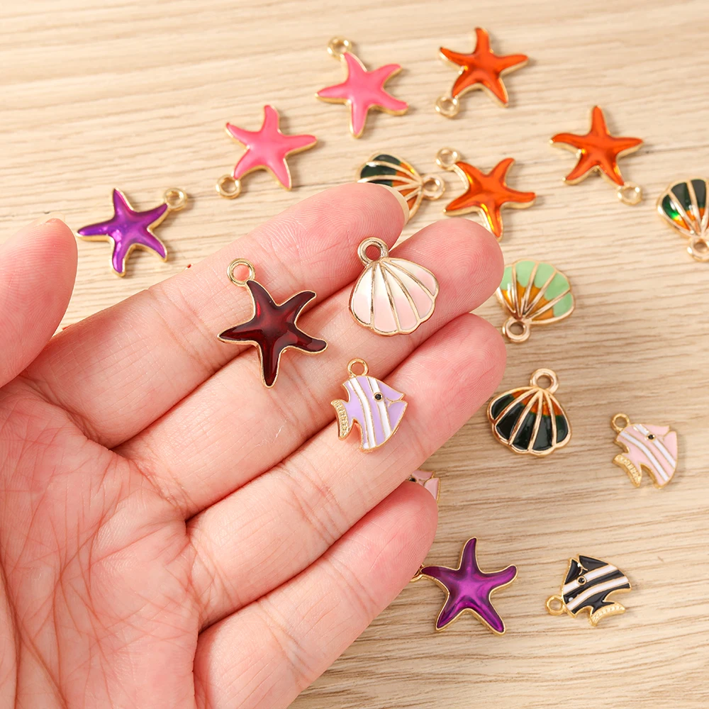 10 Stück niedliche, gemischte Emaille-Anhänger in Form von Seesternen, Fischen und Muscheln für Halsketten, Ohrringe, Armbänder, DIY-Bastelarbeiten und Schmuckherstellung. – Detail 1