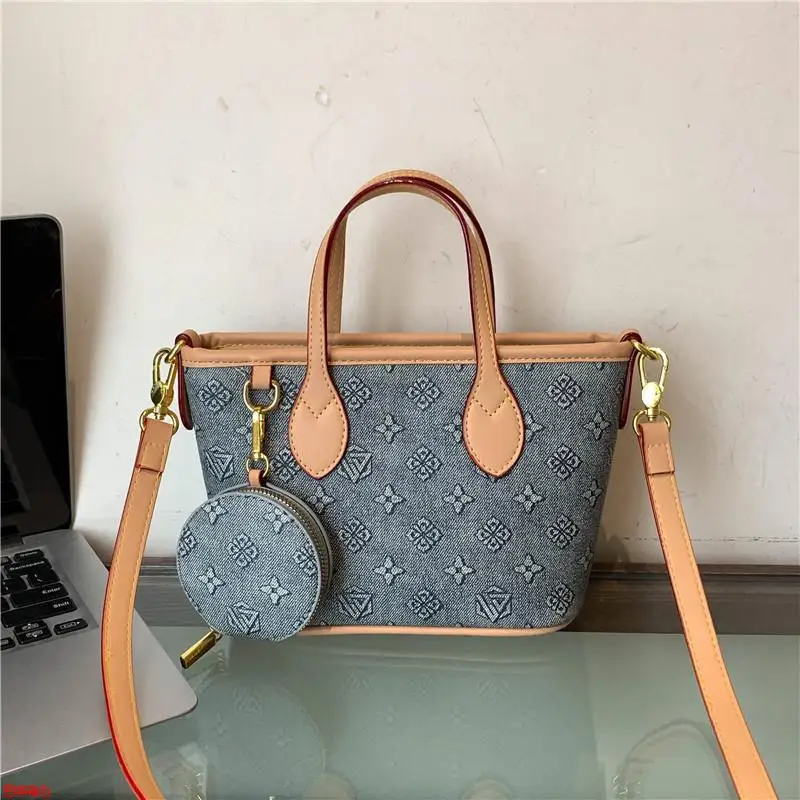 حقيبة يد نسائية جديدة بطباعة ريترو لعام 2025 - محفظة كروس أنيقة مع حزام كتف، حقيبة يد متعددة الاستخدامات للاستخدام اليومي