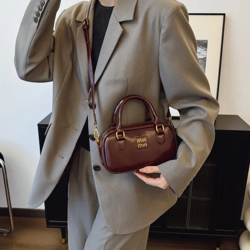 حقيبة مربعة منتفخة رائجة لعام 2026، محفظة كتف سحابة ناعمة للنساء، حقيبة كروس أنيقة، أزياء يجب اقتناؤها #5