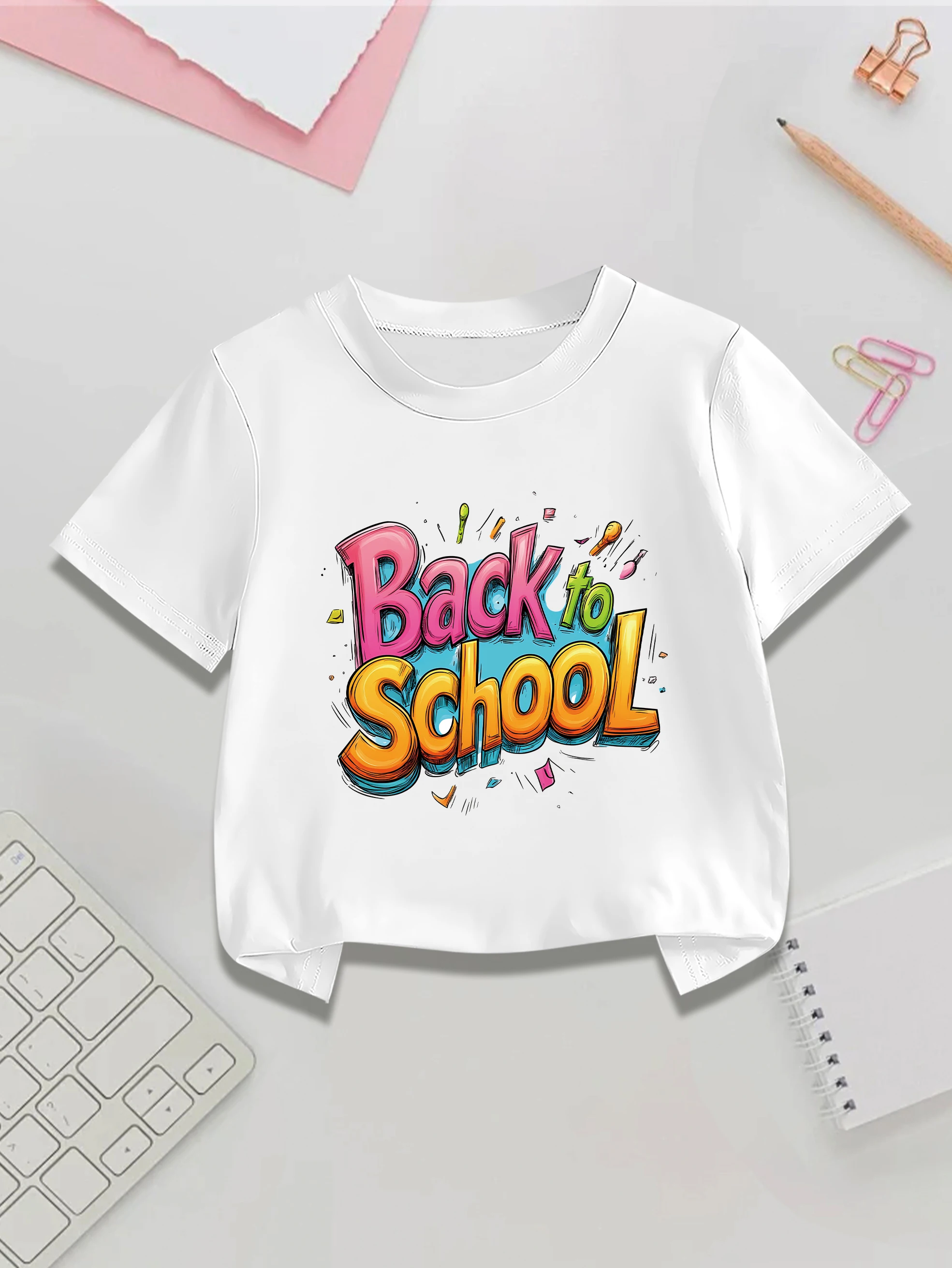 

1 шт.: Милая летняя футболка с коротким рукавом для девочек с мультяшным принтом «Снова в школу» и лентами