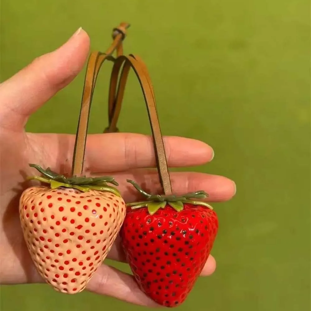 재미 있은 방수 딸기 열쇠 고리 우아한 합금 다목적 가방 매력 수제 생생한 빨간색 수지 과일 펜던트 소녀