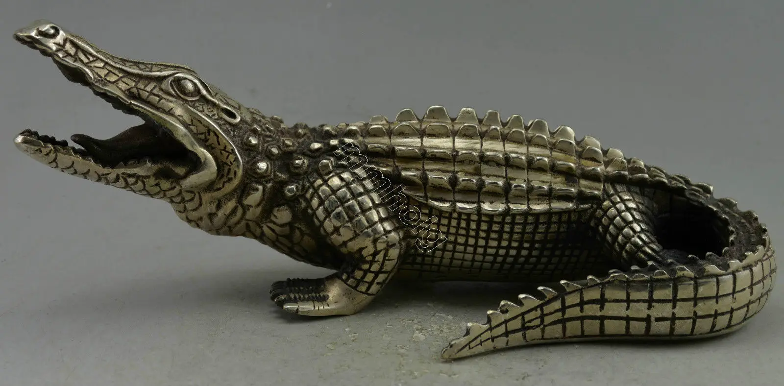 collectable Decorated Old Handwork Silver Plate Copper Carved Crocodile Statue