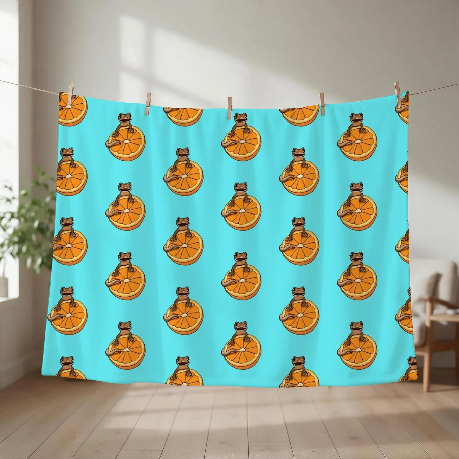 Crested Gecko and Orange, Cute Gecko, Happy Gecko, Cresties Throw Blanket Stuffeds decorative Luxury Blankets