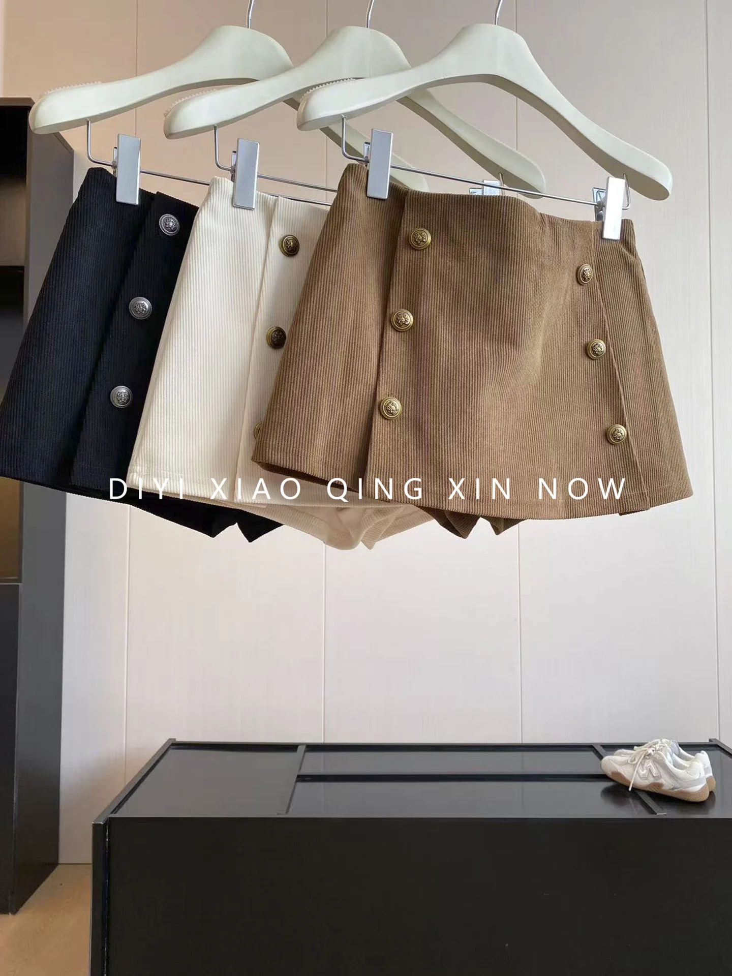 High Waist Corduroy A-Line Skirt Pants Women's Khaki Short Pants Autumn New Style DIYI Decorative Metal Buckle Design Sense