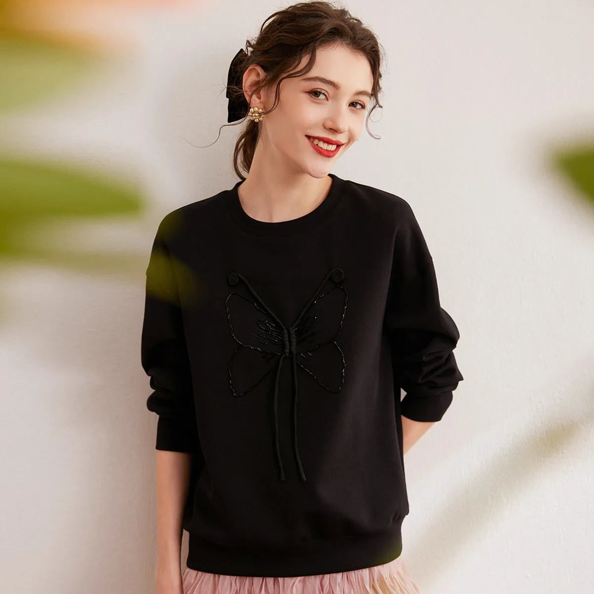 LOUIS YAO 2025 Three-dimensional Embroidery Combined with Handmade Knot Decoration Round Neck Long Sleeved Women's Hoodie