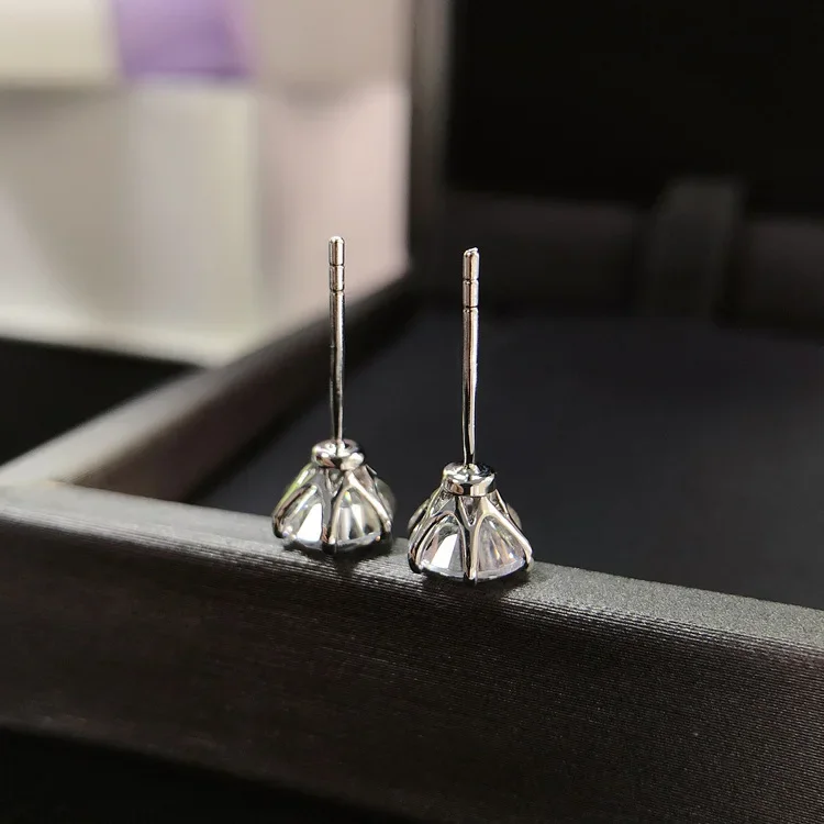 Emas putih Solid Platinum PT950 temperamen sederhana seratus cocok dengan anting berlian moissanite enam cakar bawah runcing