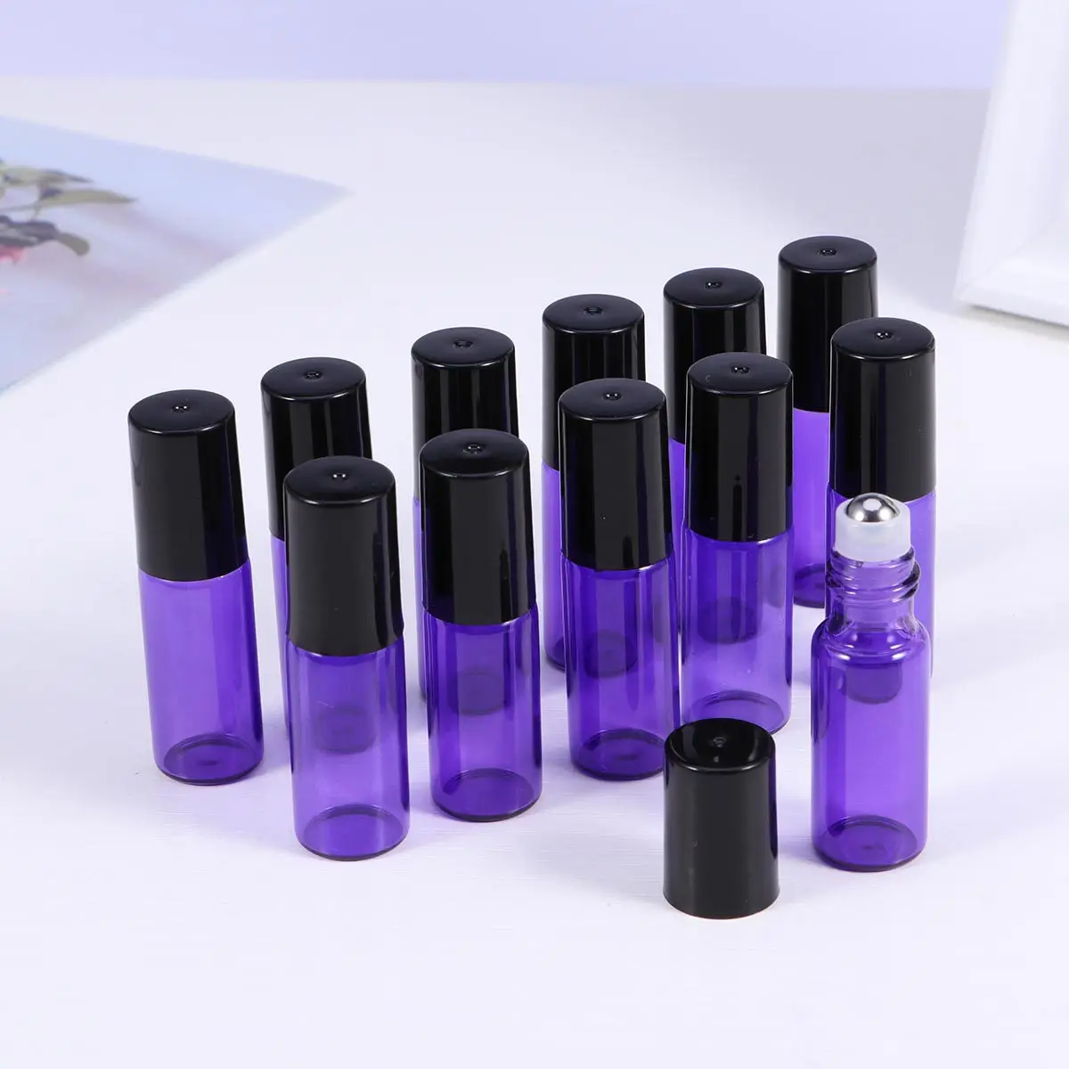 

Набор из 12 флаконов-роллеров для эфирных масел, 5 мл, многоразовые, портативные, для путешествий, с защитой от протекания, с фиолетовыми крышками