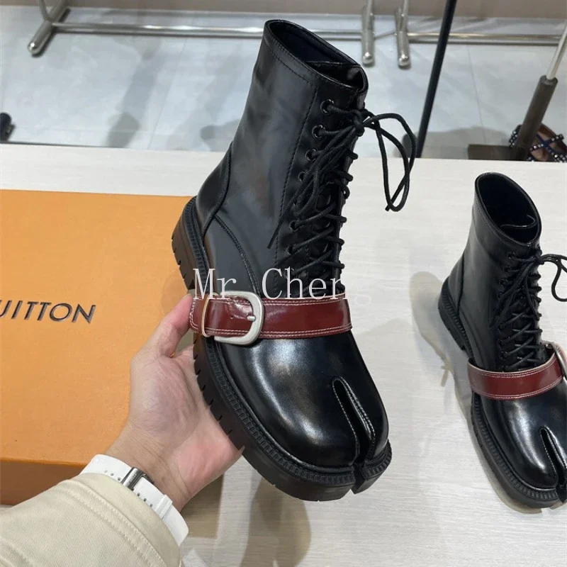 

Belt Buckle Tabi Shoes Split Toe Men's Loafers Single Shoes Brand Designer Soft Leather Thick-soled Lace-up Booties Men Shoes