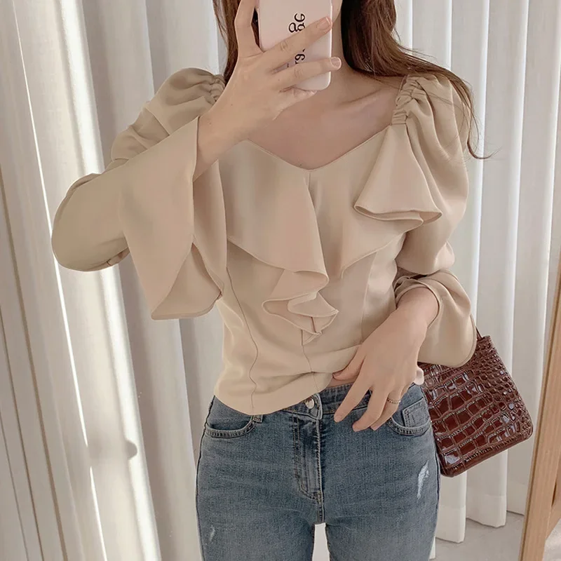 

2025 spring and autumn clothing French fungus edge slim-fitting long-sleeved shirt woman, design sense Small person looks