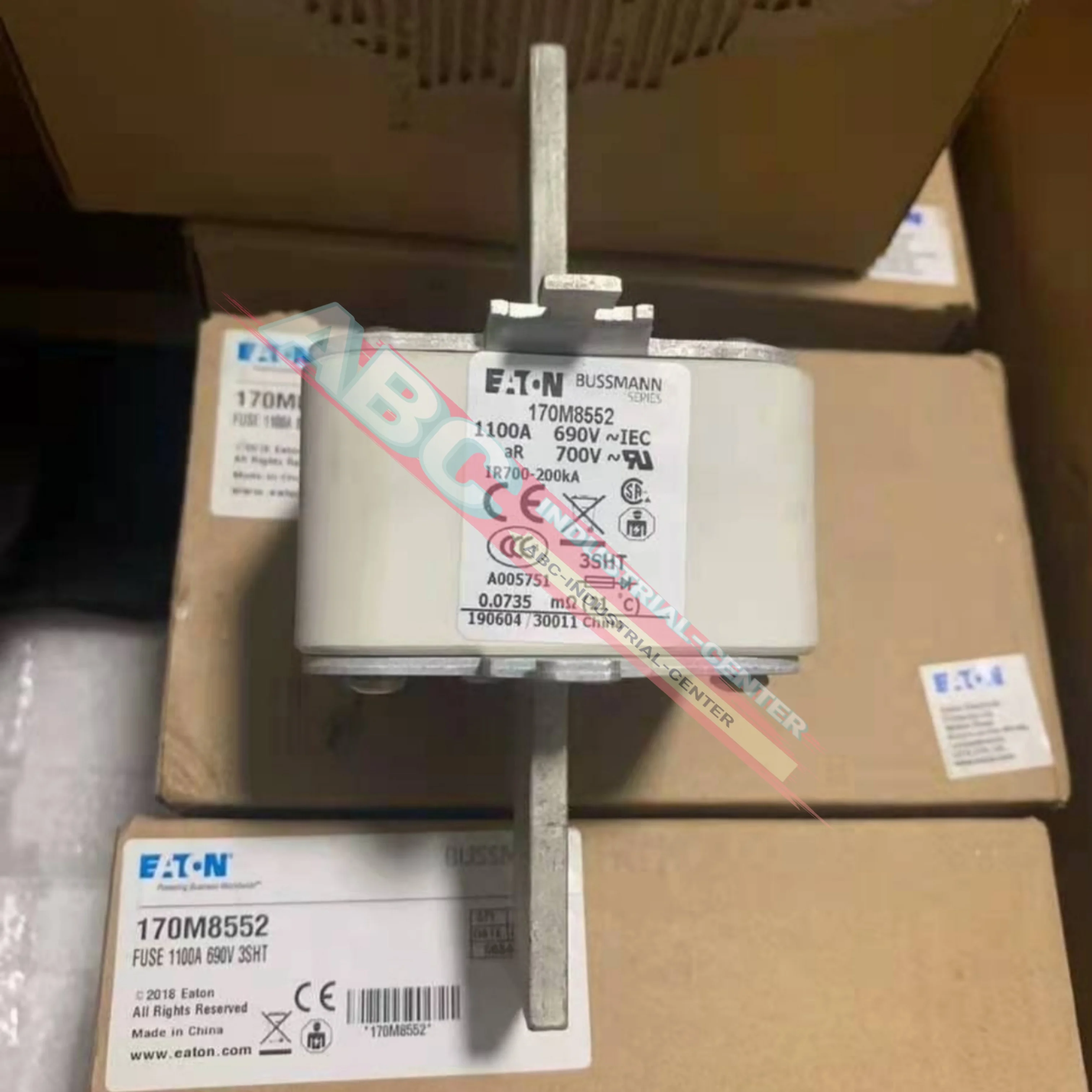 

Предохранитель 170M8550 1600A 170M8552 1100A новый в коробке