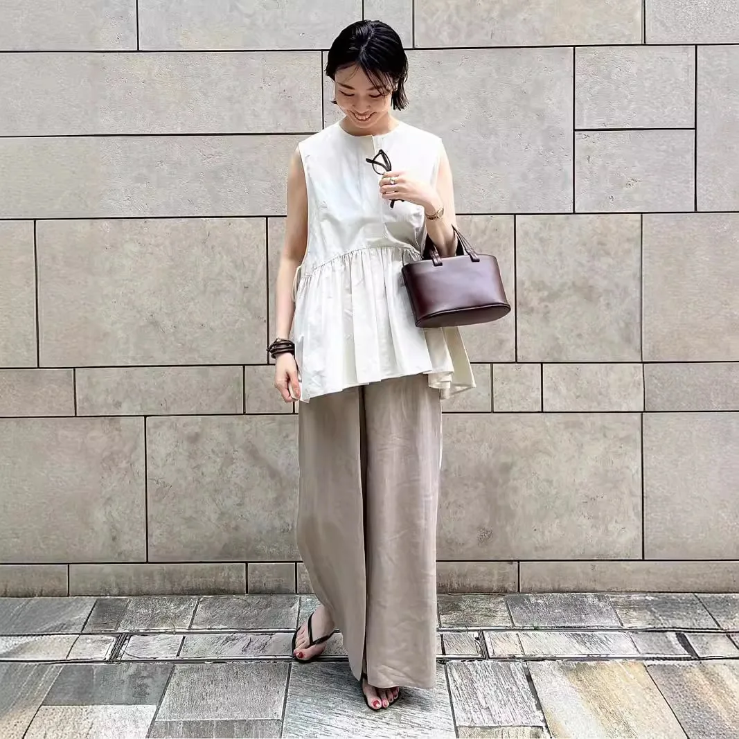 

Gagarich Woman Spring Summer New Japanese Style Relaxed Simple Fashionable Design Sleeveless Vest Shirt Silhouette Casual Top