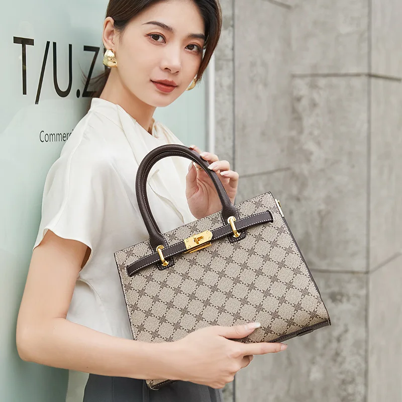 

Элегантная дизайнерская сумка для подгузников, большая вместительная сумка-тоут, модная женская сумка через плечо для современной мамы.