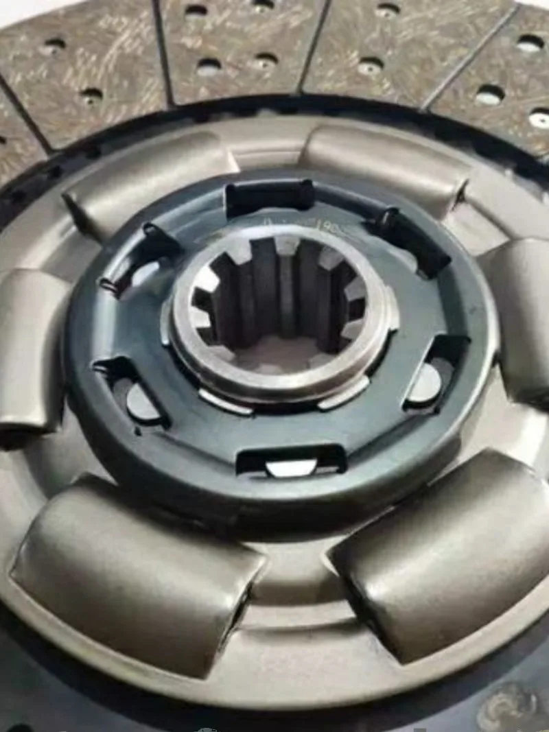 

Applicable to Heavy Truck Haowo Heavy Truck Clutch Plate 395 Three-Stage Shock Absorber Clutch Pressure Plate