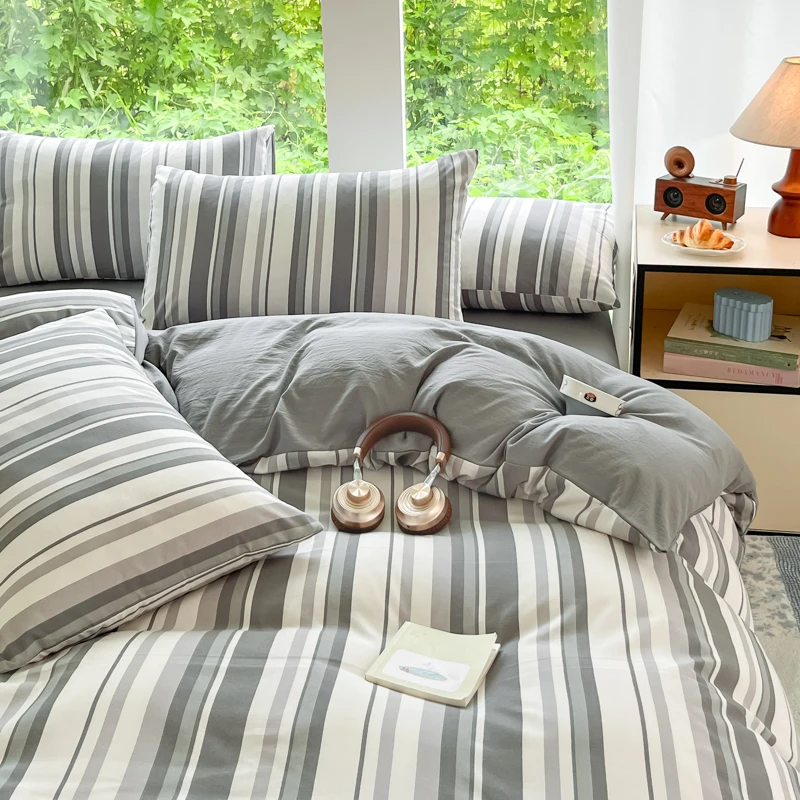 3-piece Two-tone color strip  bed cover (1* bed cover +2* pillowcase, no filling) Soft, comfortable and breathable bedding