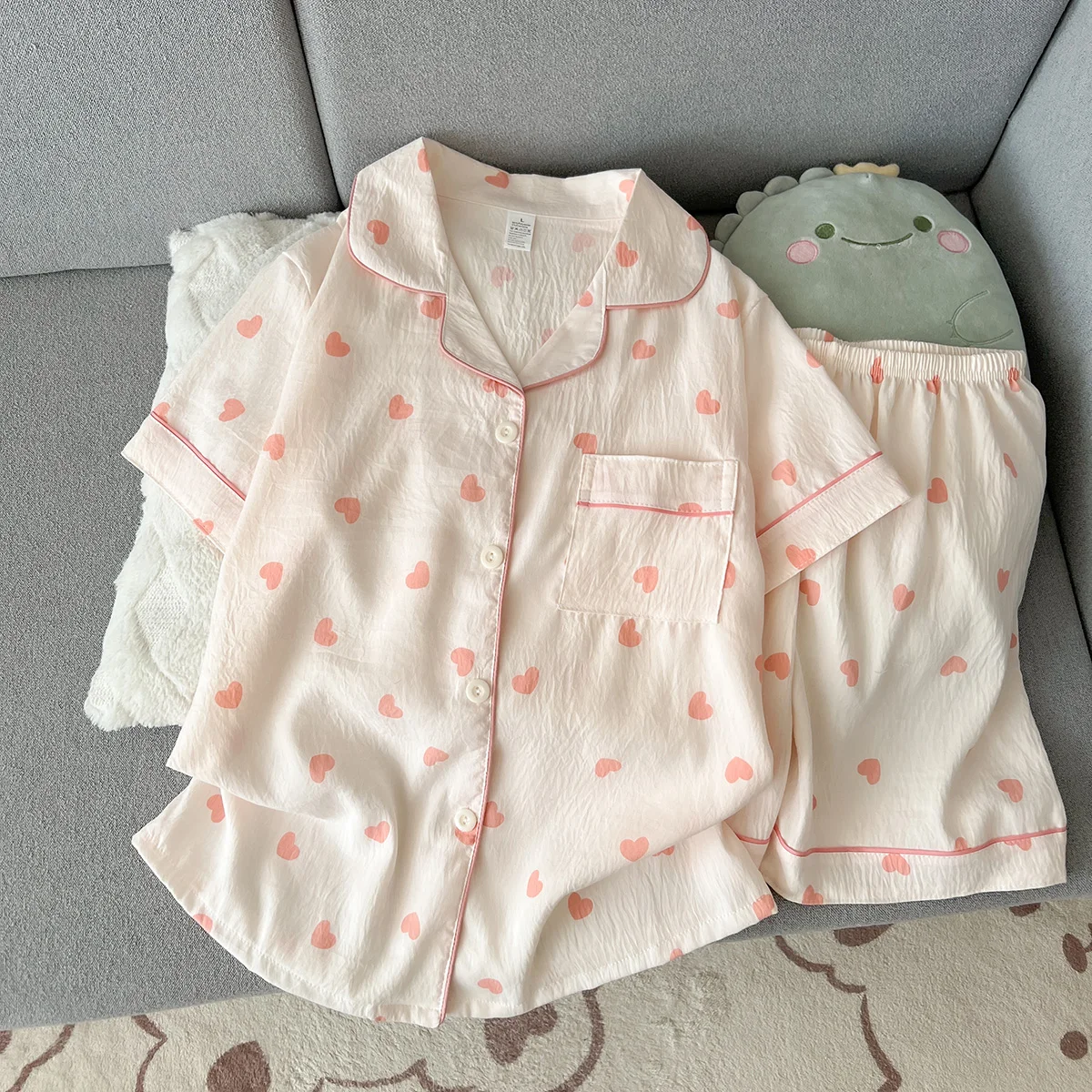 Women's Summer Thin Pajamas with Heart-Shaped Pattern, Short-Sleeved Shorts, Sweet and Cute, Can Be Worn Outside in Summer, Two-Piece Home Wear Set
