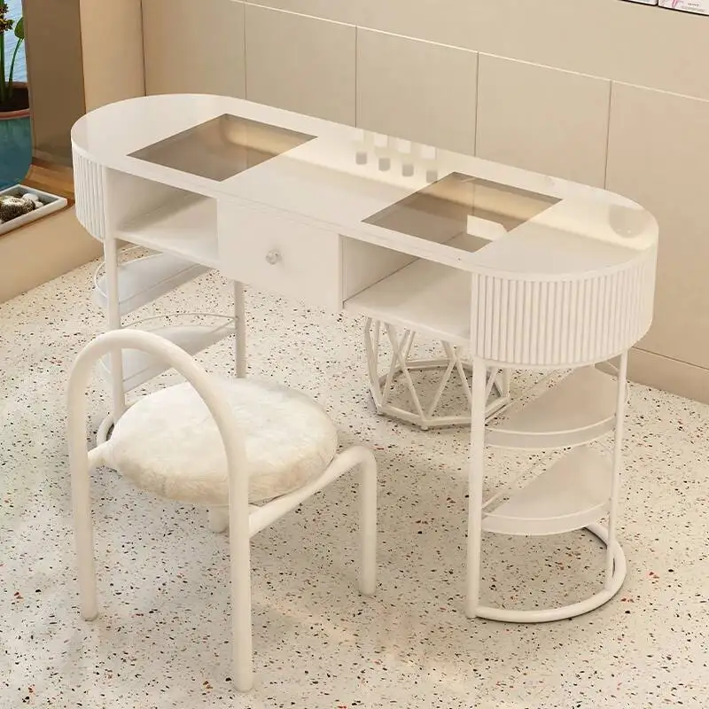 Рисунок 2 - Современный простой стол для ногтей