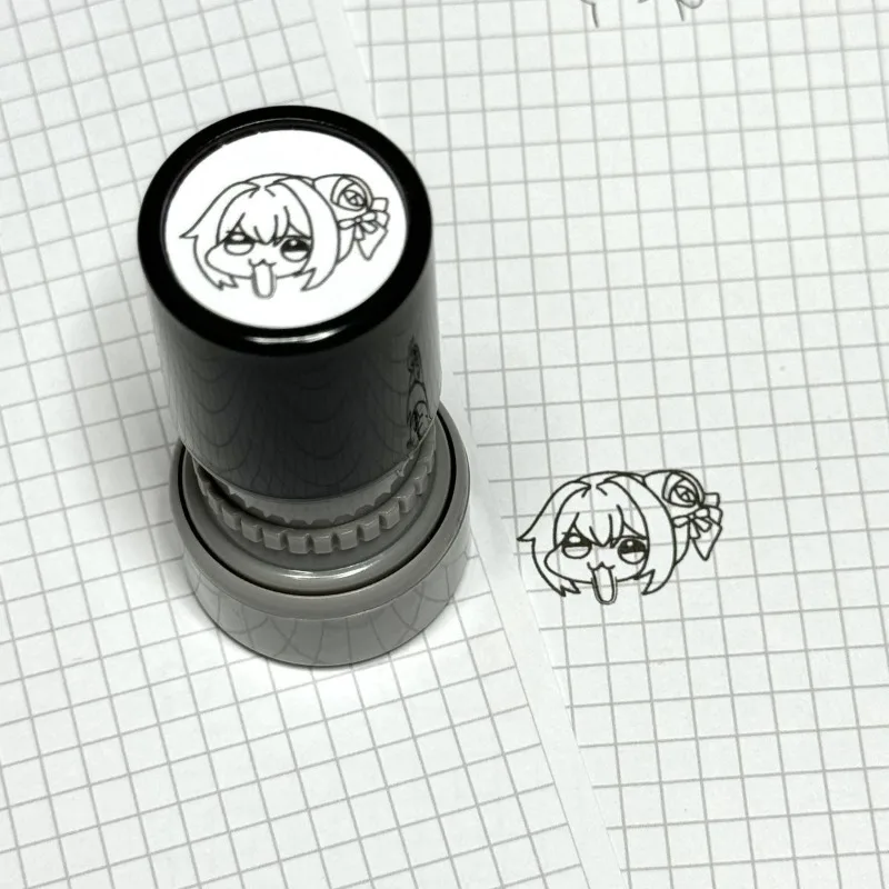 5 سنتيمتر NIKKE Doro Nikke شخصيات تعبيرات مضحكة حساس الضوء ختم Q نسخة لطيف أنيمي لعبة سلسلة هدية عيد ألعاب أطفال