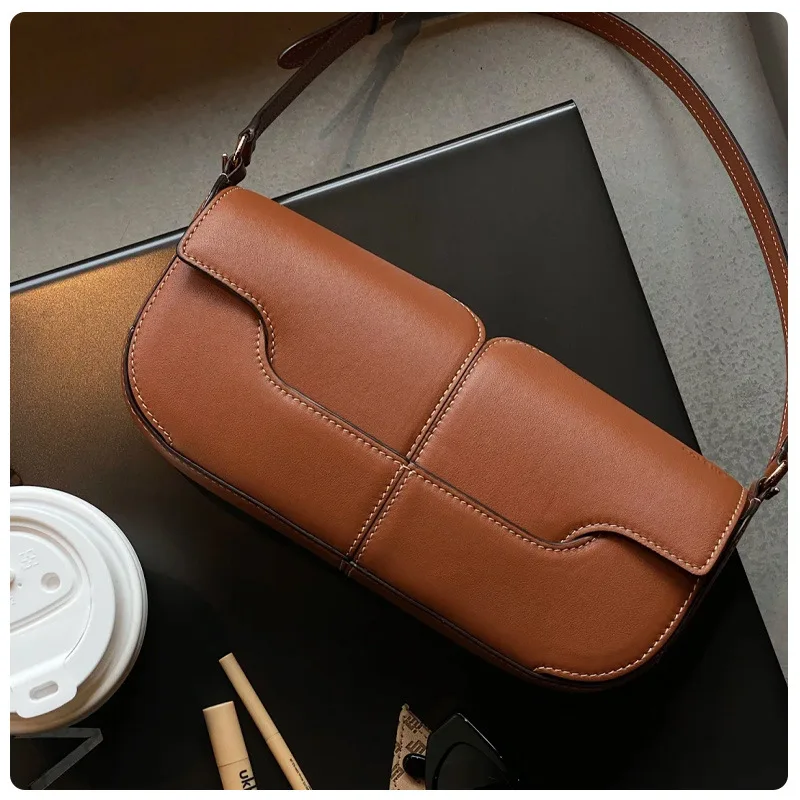 

2025 Luxury and Fashionable One Shoulder Underarm Handbag, Cowhide Commuting Handbag, Casual and Simple French Stick Bag