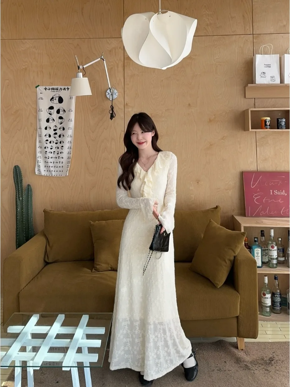 

Романтичное вязаное платье с V-образным вырезом и кружевными рукавами-колокол, женское, с завышенной талией, А-силуэт, длинное, весна 2026, новый стиль, облегающее, повседневное