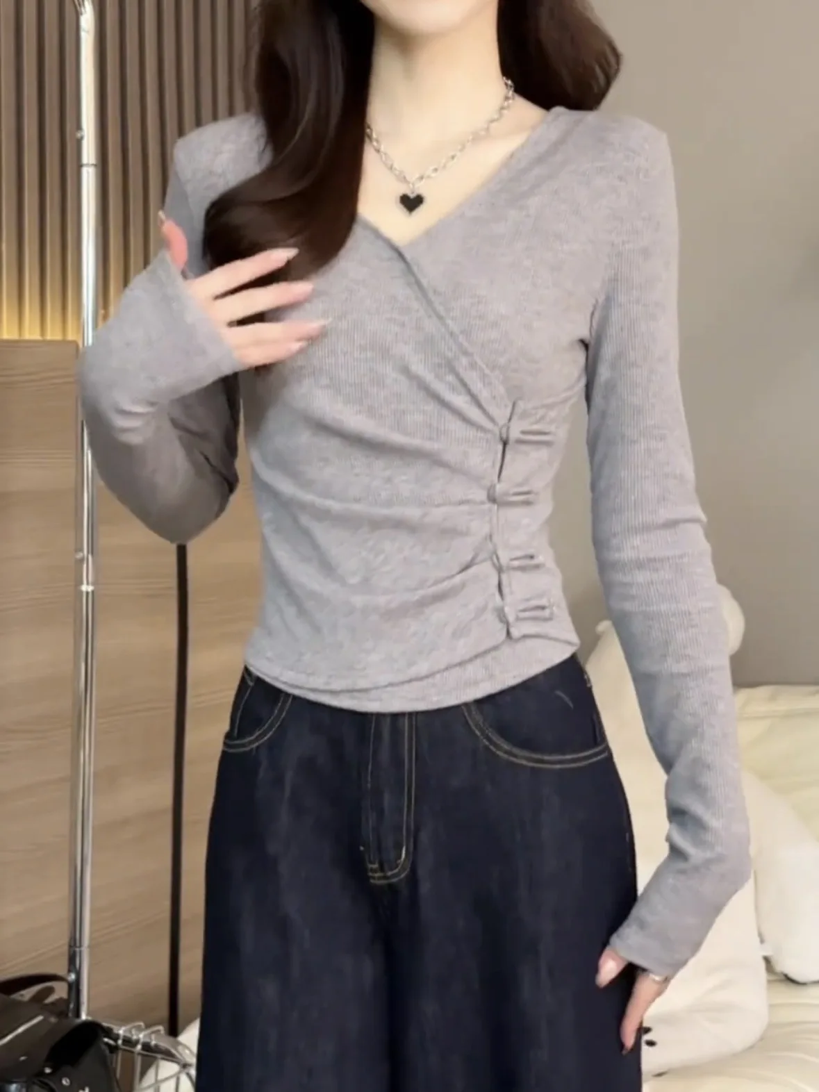 Maglietta Coreana a Maniche Lunghe in Maglia per Donna, Scollo a V, Vestibilità Slim, Design Trendy Autunnale, Sensazione Streetwear alla Moda