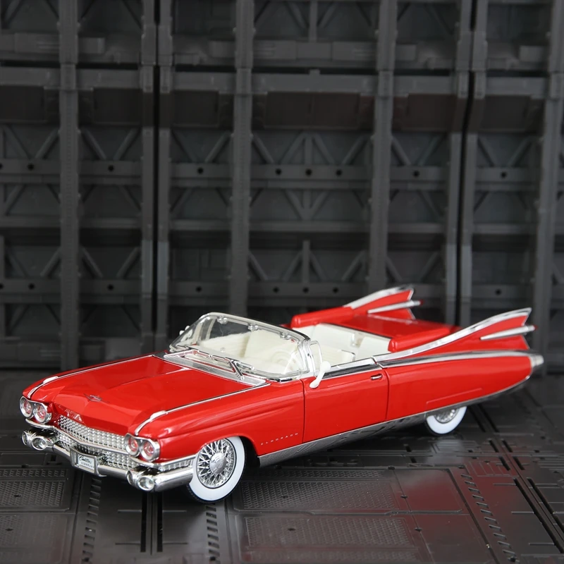Modelo de carro Cadillac El Dorado 1959 em escala 1:24, conversível, com funções de som e iluminação simuladas.