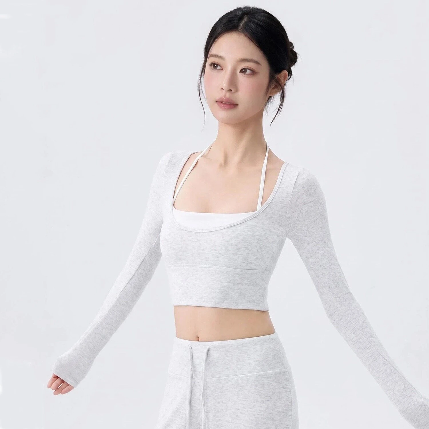 Nude Kontrastfarbenes Langarm-Yoga-Top, schmal geschnitten, mit Neckholder-Ausschnitt, Pilates-Fitnessbekleidung, halbfeste Lauf- und Sportoberbekleidung – Detail 3