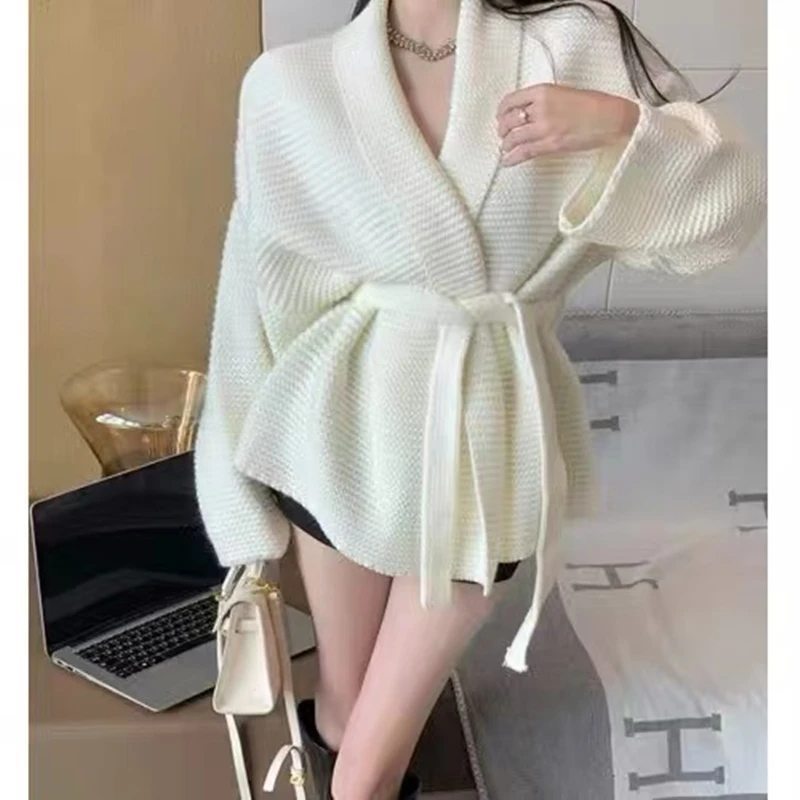 Style français coréen automne 2025 nouveau paresseux tricoté haut de gamme Sensation minceur doux ceinturé pull Cardigan pour les femmes offre spéciale
