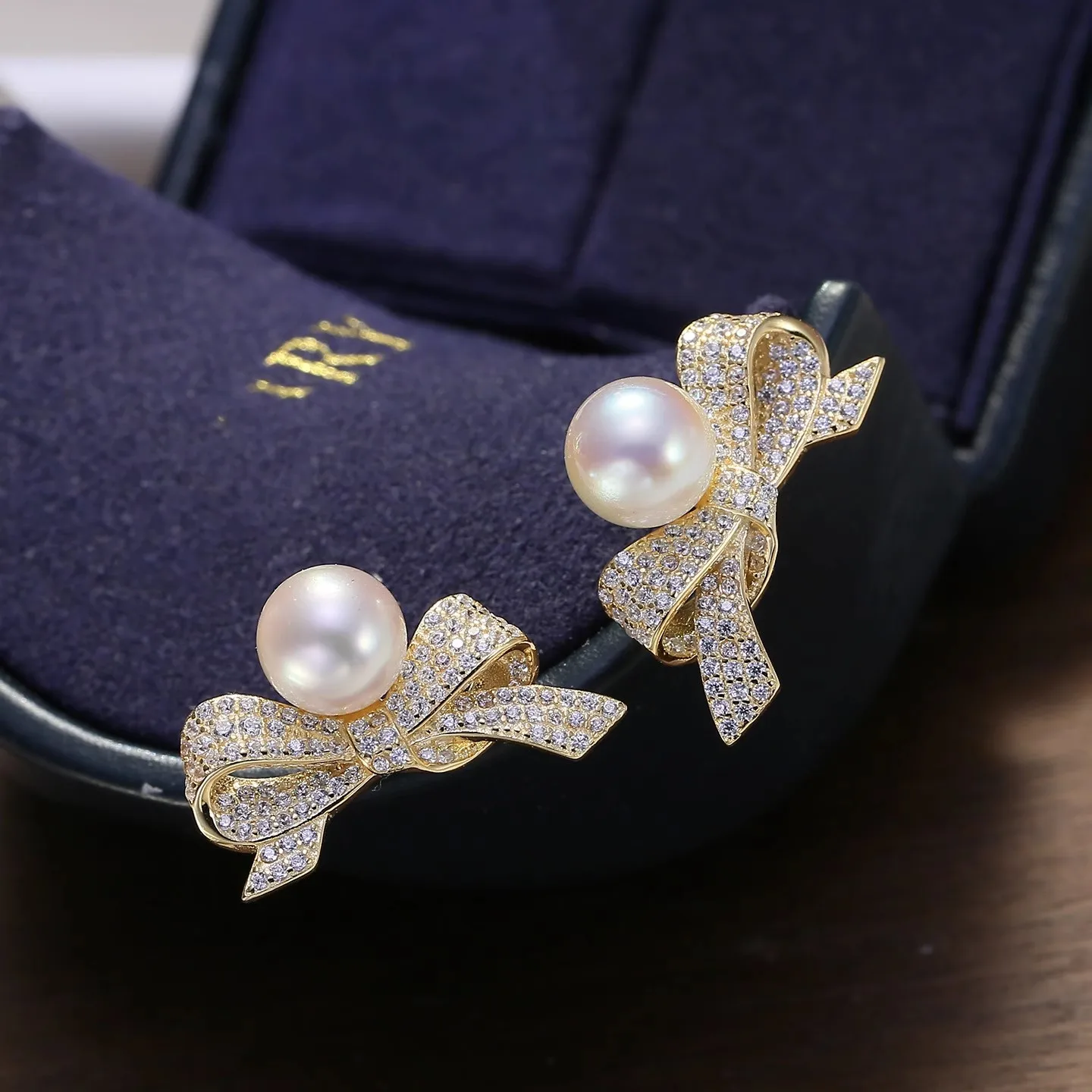 

MeiBaPJ 8mm Natural Nearround Pearls Fashion Bow Stud Earrings Fine Wedding Jewelry for Women