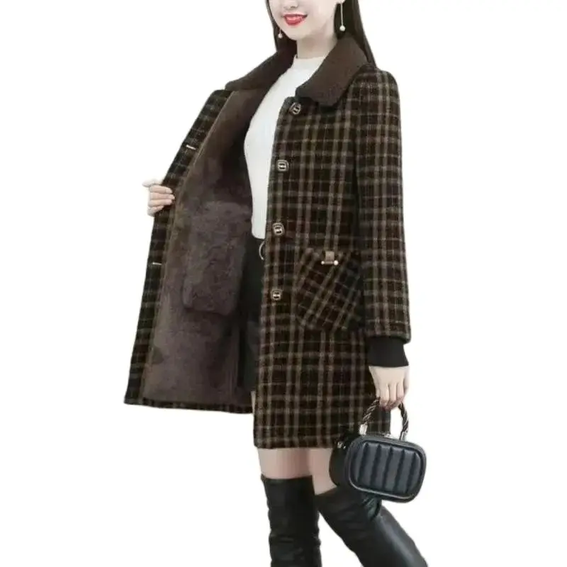 Plaid Jacket Integrated Plush Medium Length Coat For Women Autumn And Winter 2025 new Fashion Arctic mink Thick Coat Female Red