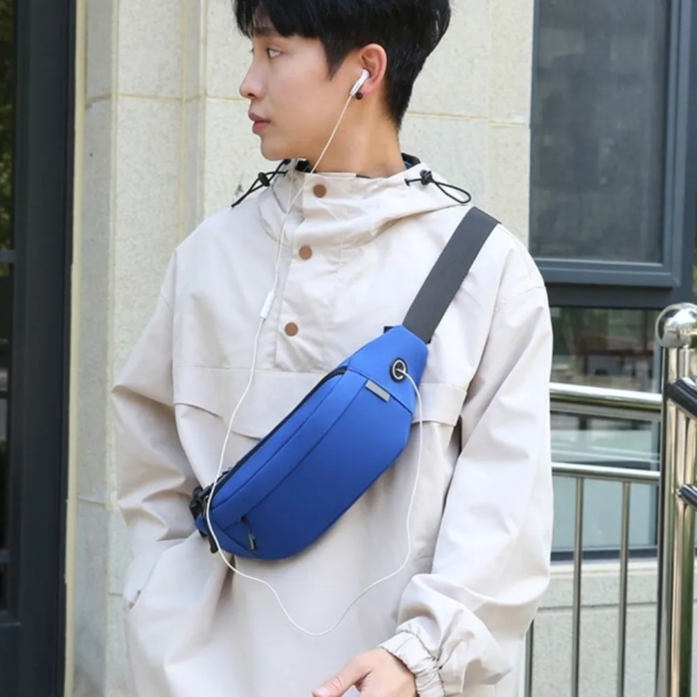 

Waterproof Crossbody Chest Bag with Headphone Jack Oxford Cloth Men Fanny Phone Pack Lightweight Multi-function