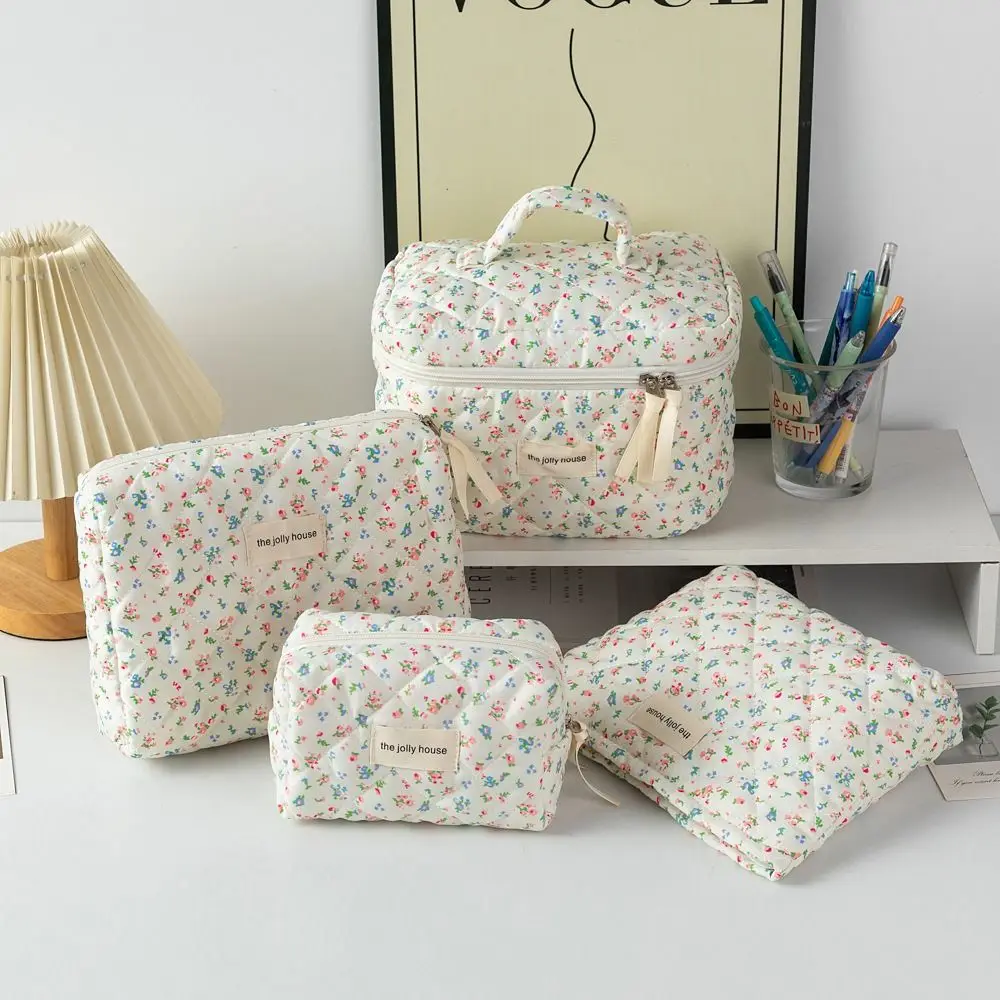 

Portable Floral Quilted Cosmetic Bag Cotton Large Capacity Travel Toiletry Bag Storage Bag Soft Makeup Bag