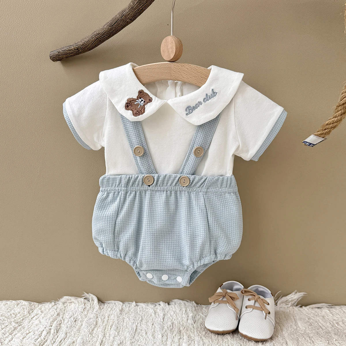 Zweiteiliges Sommer-Baby-Set für Jungen mit besticktem Bärenmuster, T-Shirt mit Slip, Kurzarm-Revers-Overall, geeignet für 0-18 Monate – Detail 3