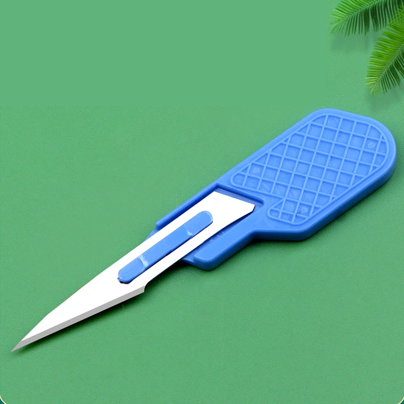 Surgical blade 11 gauge pointed plastic trimmer cutting blade