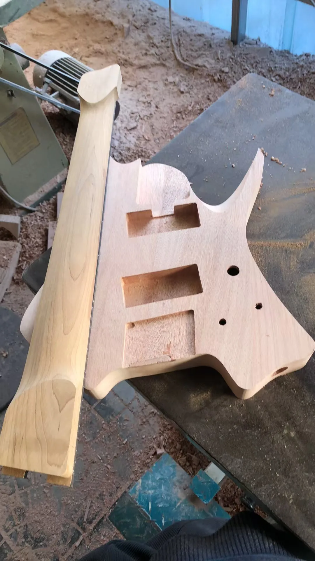 7 String Headless  Electric Guitar  Support Customize