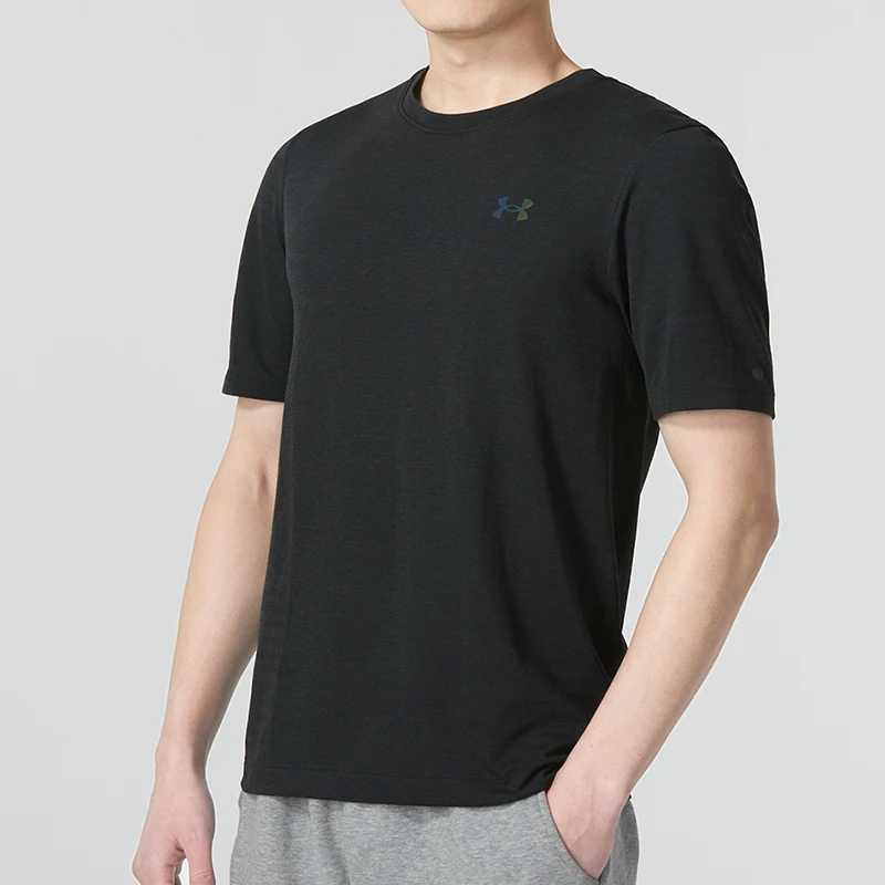 

Мужская повседневная футболка для бега Under Armour Rush Seamless Geosport Sst с короткими рукавами и круглым вырезом 1370441-001