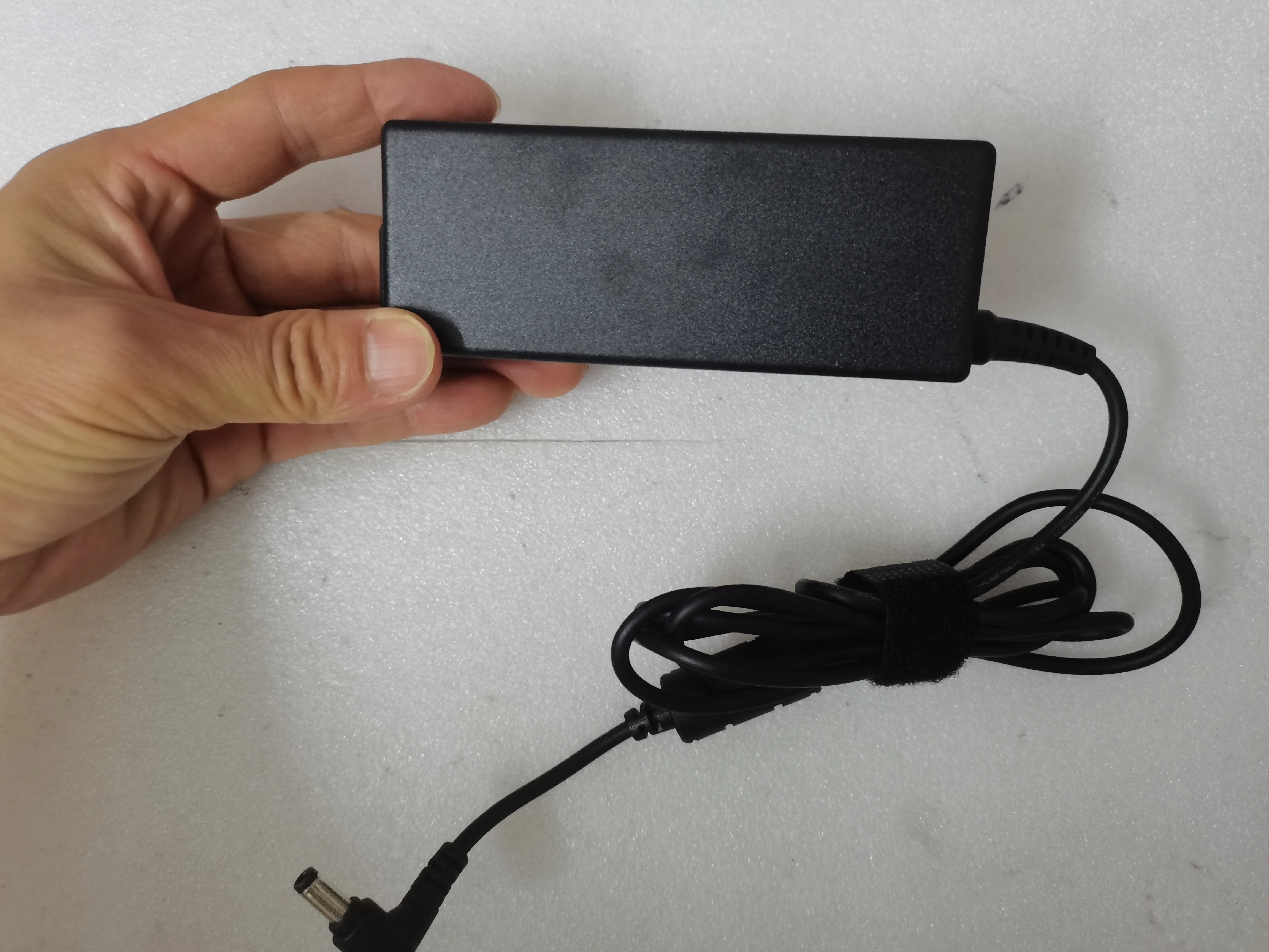 Original 19V 4.74A 90W 5.5mm*2.5mm AC Adapter PA-1900-32 REV:X04 For System76 Pangolin (pang14) Laptop