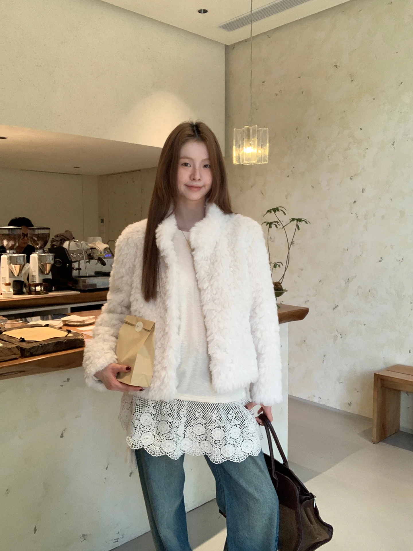 جاكيت نسائي من الفرو الأبيض، موديل خريف وشتاء 2025 الجديد، تصميم كوري أنيق، معطف قطني عصري للتنقل اليومي #3