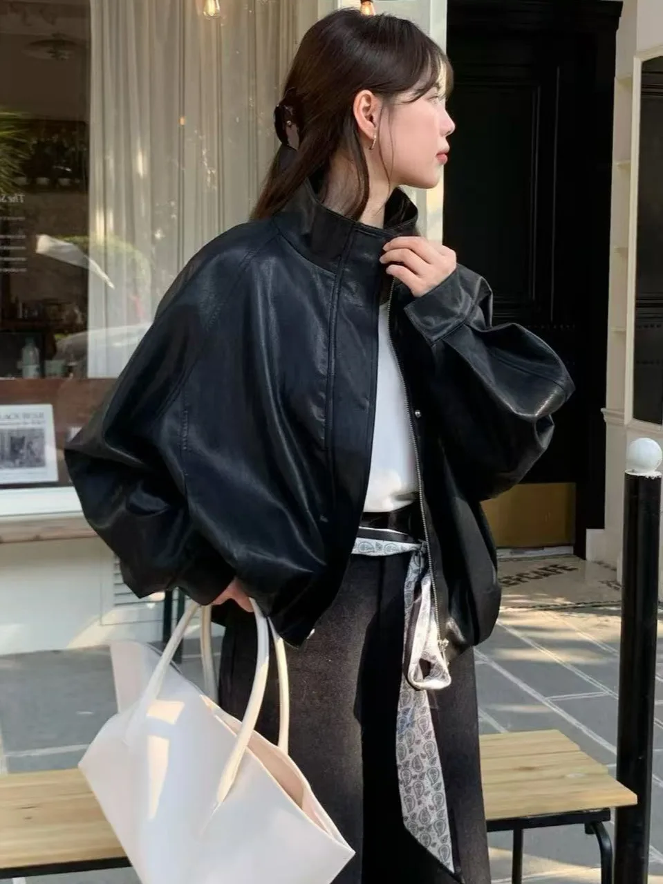 Jaqueta de Couro Fena Estilo Coreano com Gola Alta e Manga Morcego, Design Retrô Versátil em Couro PU Preto Sensação Outo...