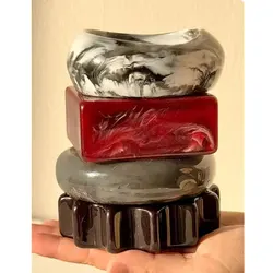 HUANZHI Vintage Red Grey White Blurred Geometric Irregular Resin Bracelet New Design Chunky Charms Bangles Jewelry for Women