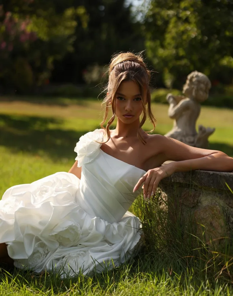 Newest Floral Prom Gowns for Birthday Mini Length Pretty Short Prom Dress Off Shoulder White Sleeveless Party Dresses Flowers