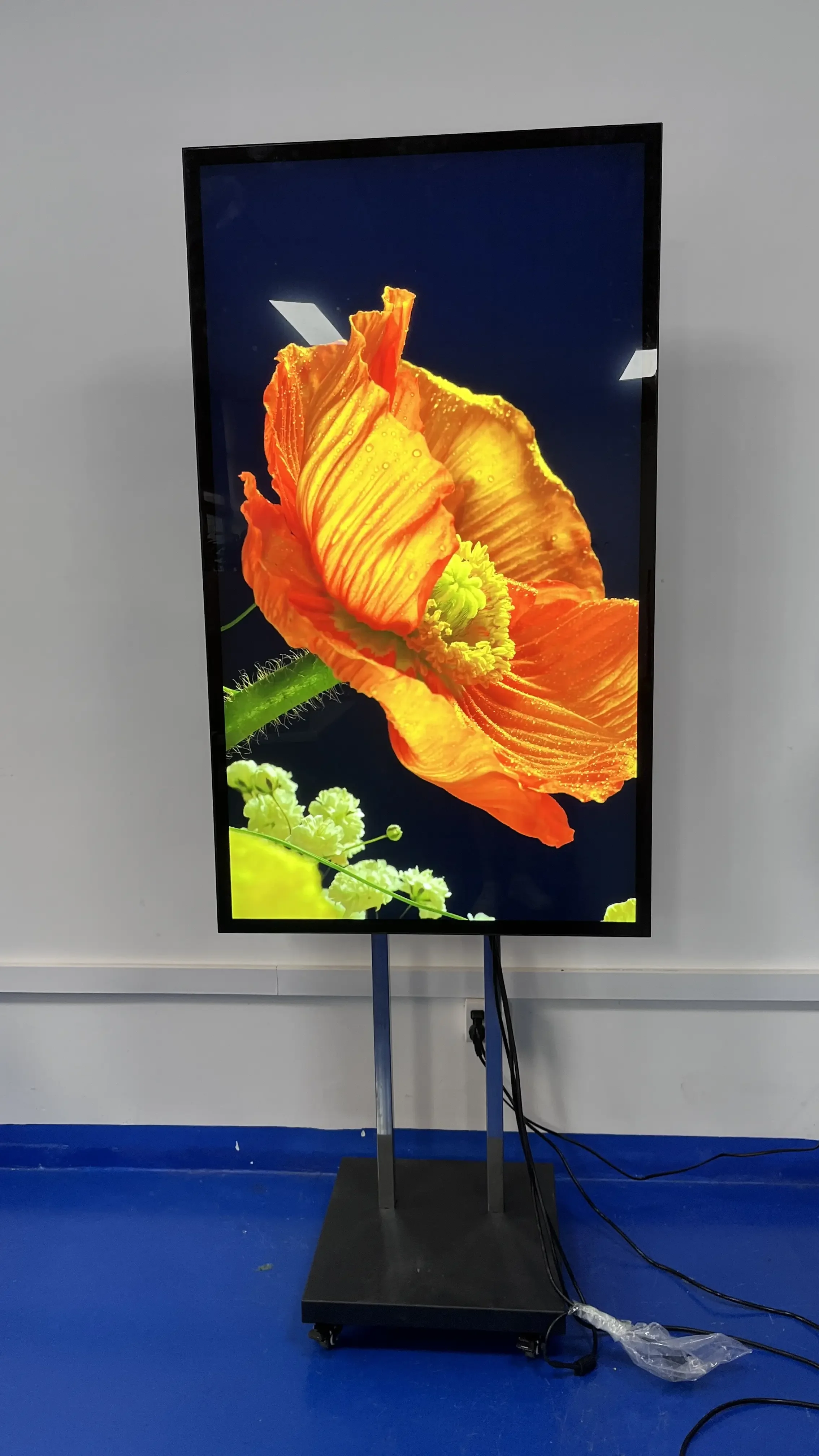 IP67 Waterproof 55 Inch AR LCD Panel Vertical Sunlight Readable 5000Nits Cut UV Advertising CMS Player Digital Signage