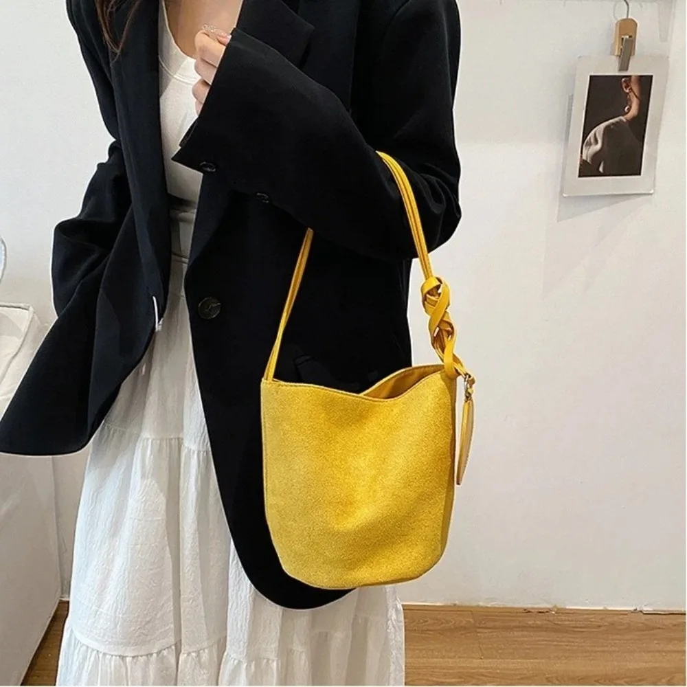 Modische Einfarbige Wildleder-Beuteltaschen mit Großer Kapazität, Schnallenverschluss-Schultertasche, Tragetasche für Damen – Detail 4