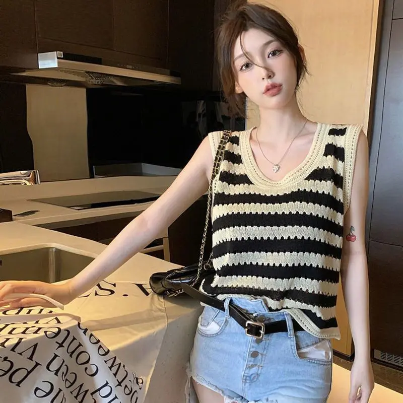 

Vintage Striped Knitting Vest Summer New Sleeveless O-neck Loose Hollow Out All-match Tops Tees Casual Fashion Women Clothing